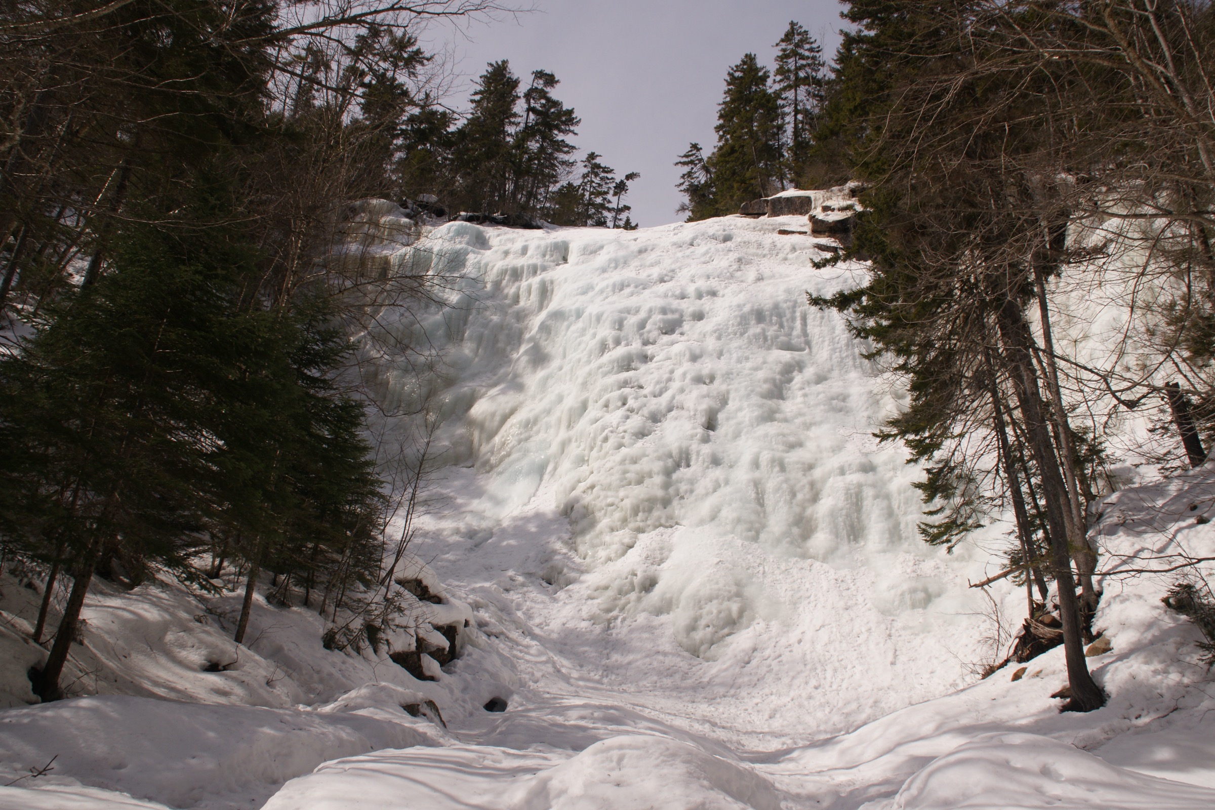 Arethusa Falls waterfall view