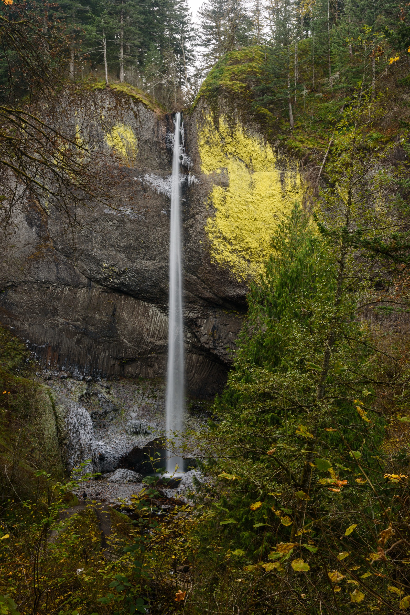 Latourell Falls waterfall view