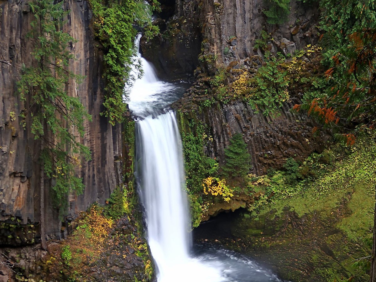 Toketee Falls in October conditions